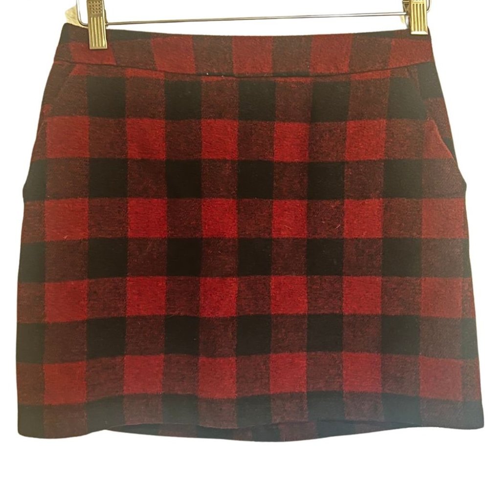 Plaid Skirt - Size M" red and black